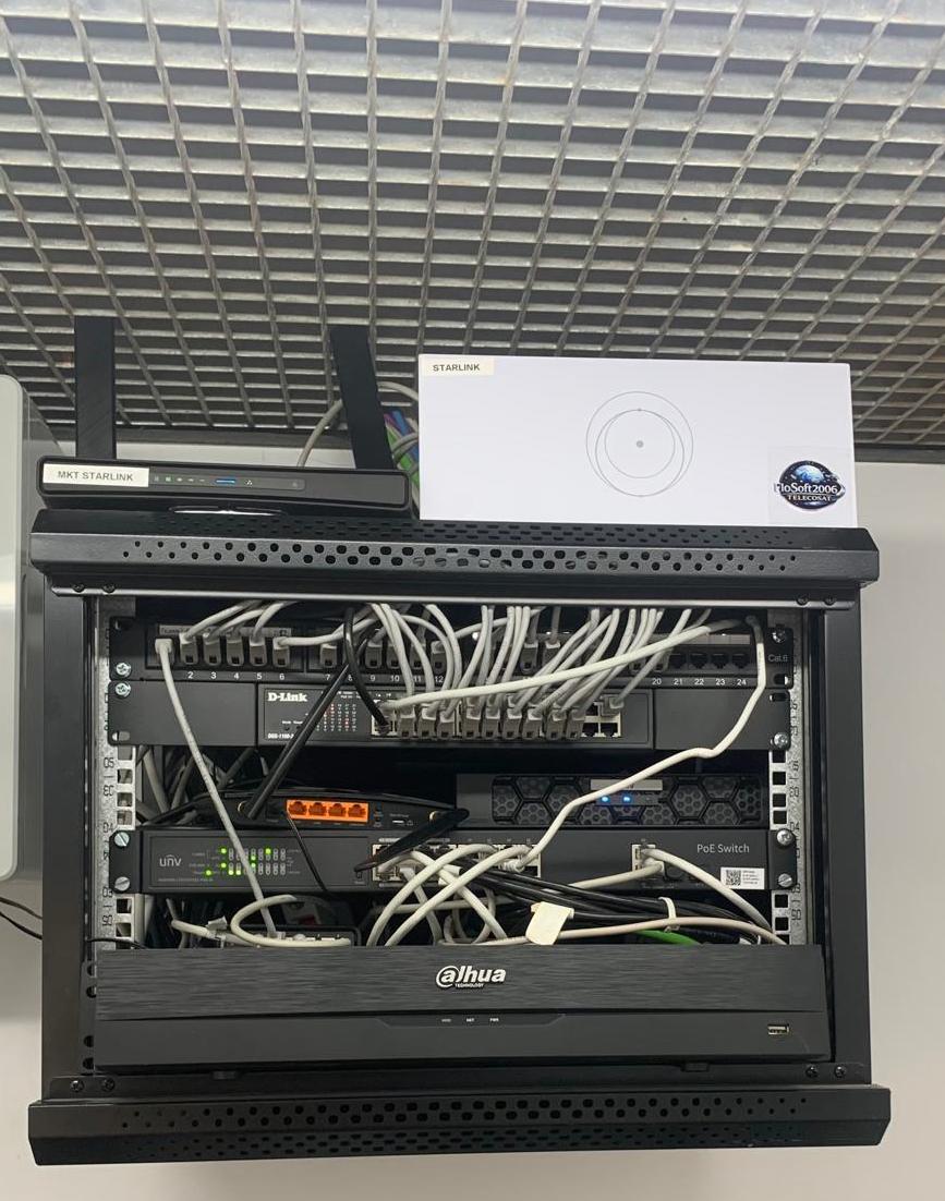 Rack de comunicaciones y electrónica