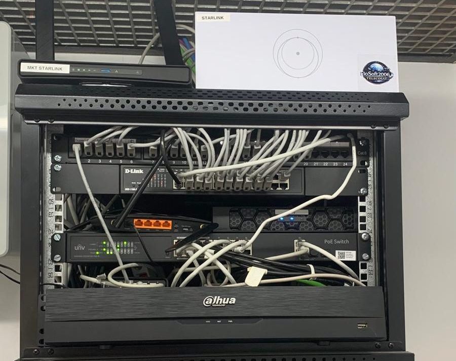Rack de comunicaciones y electrónica