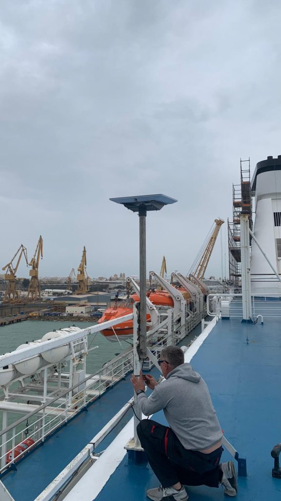 Terminales satelitales en entorno marítimo